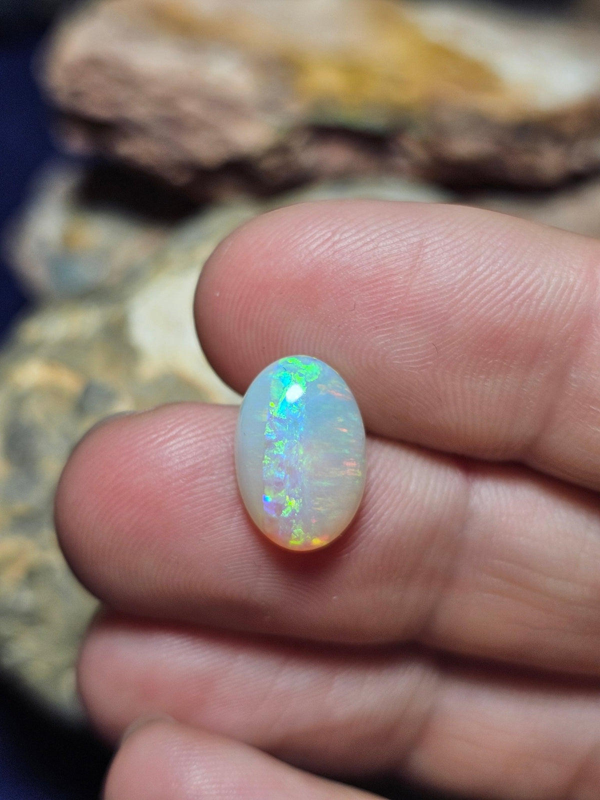 LO015 Opal Valley 4.6ct Oval - Luigi Opal