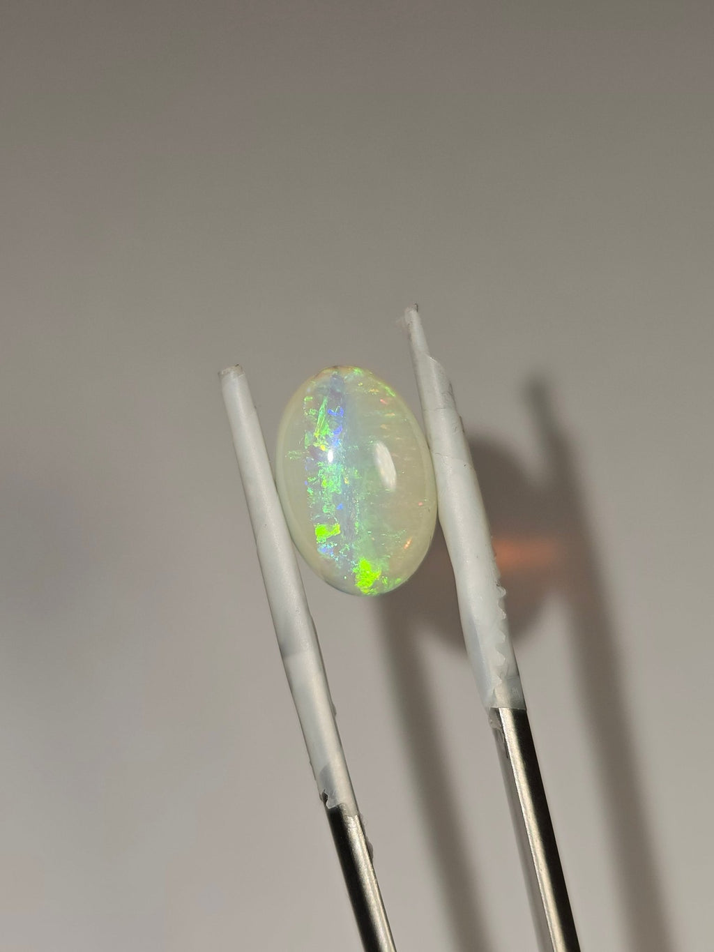 LO015 Opal Valley 4.6ct Oval - Luigi Opal