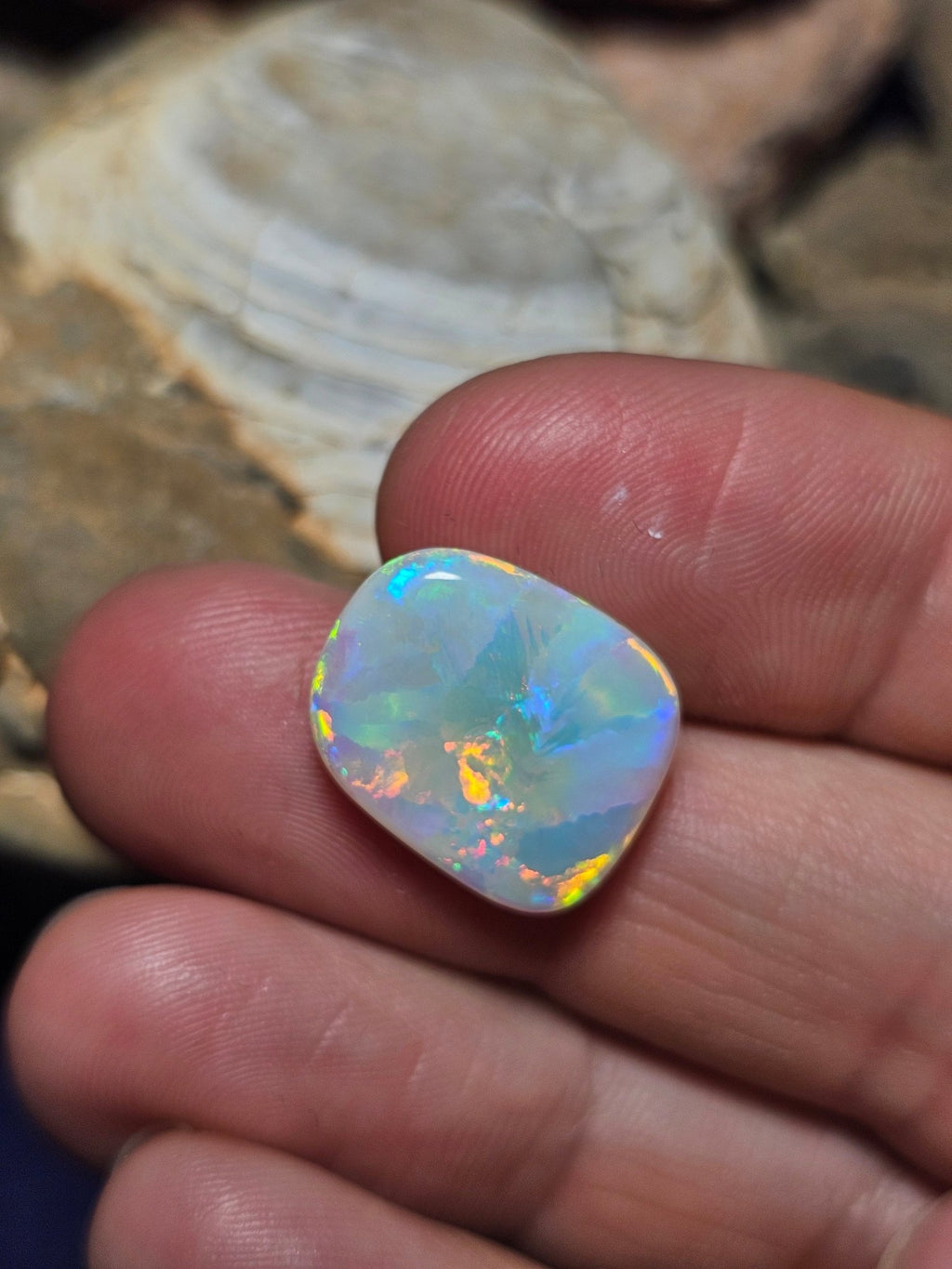 LO030 11 Mile 10ct Freeform Gem - Luigi Opal