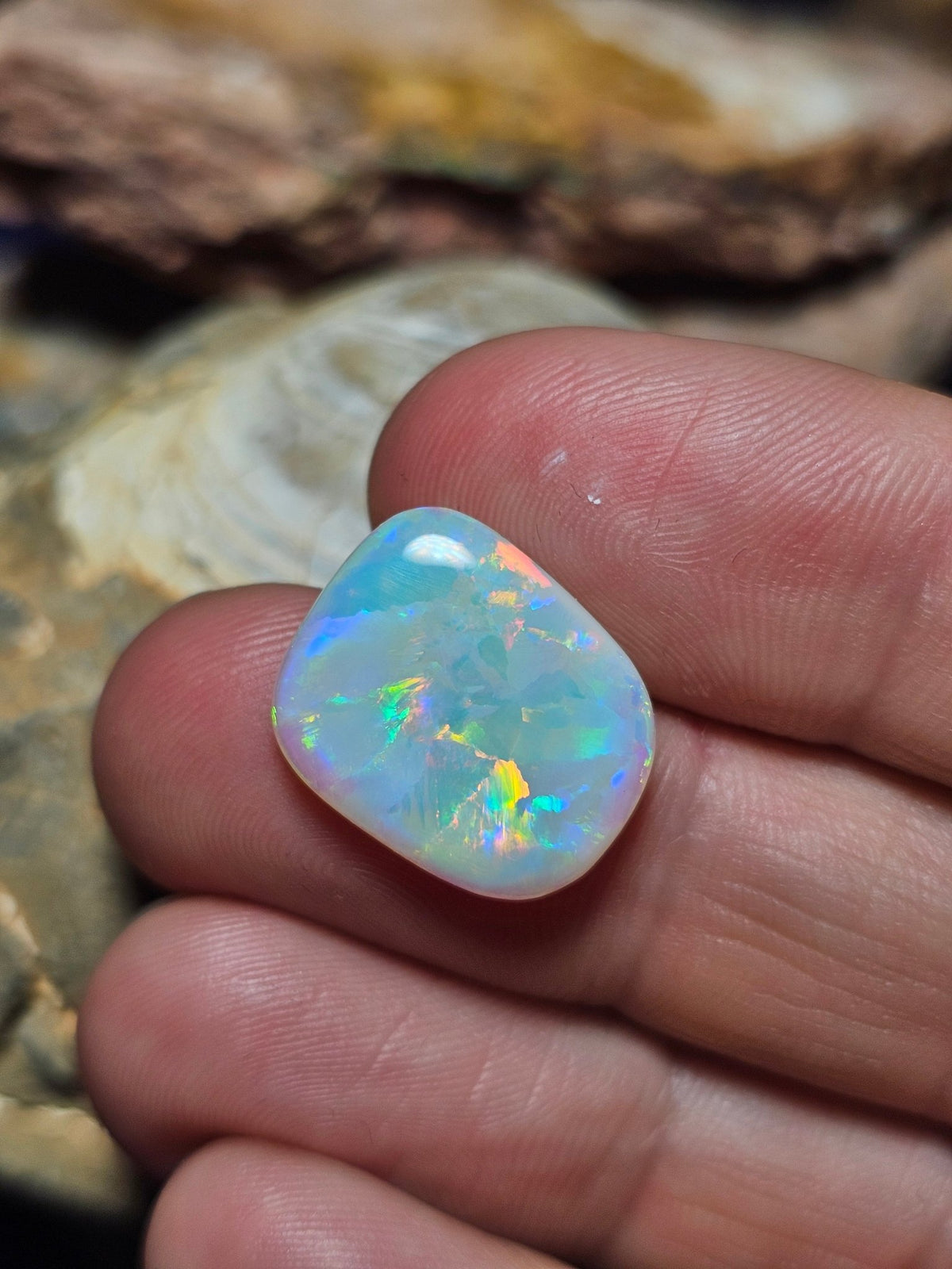 LO030 11 Mile 10ct Freeform Gem - Luigi Opal