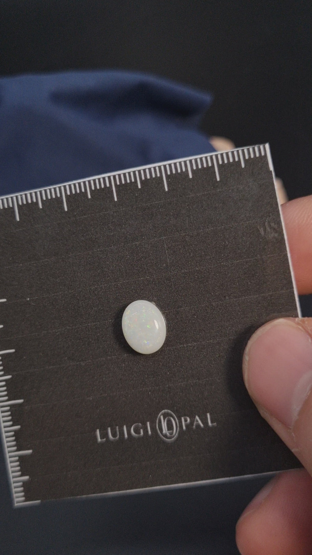 White Opal 1.9ct / 10x8 Oval