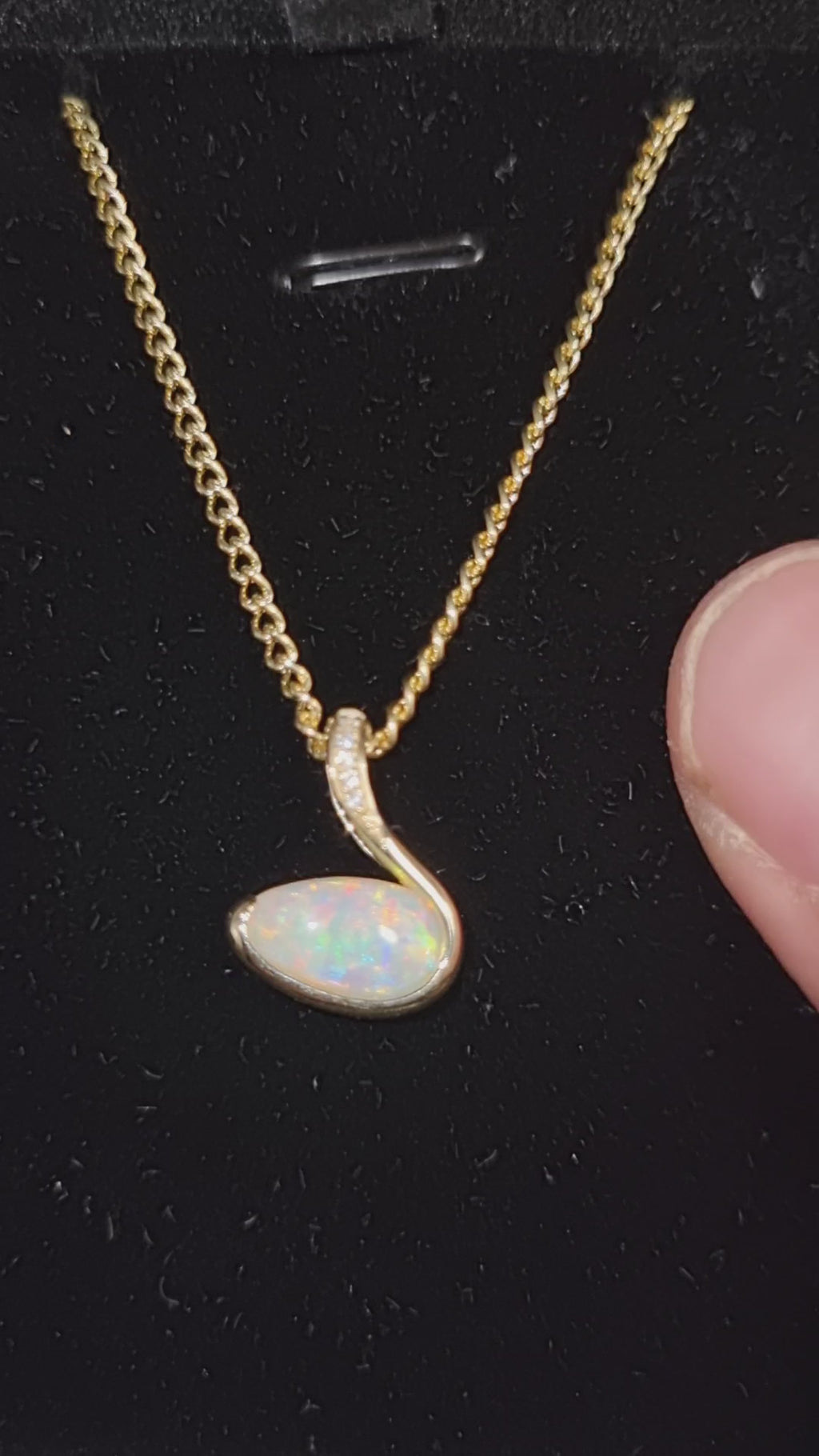1.3ct Solid Opal in 9k Gold w/Zirconia