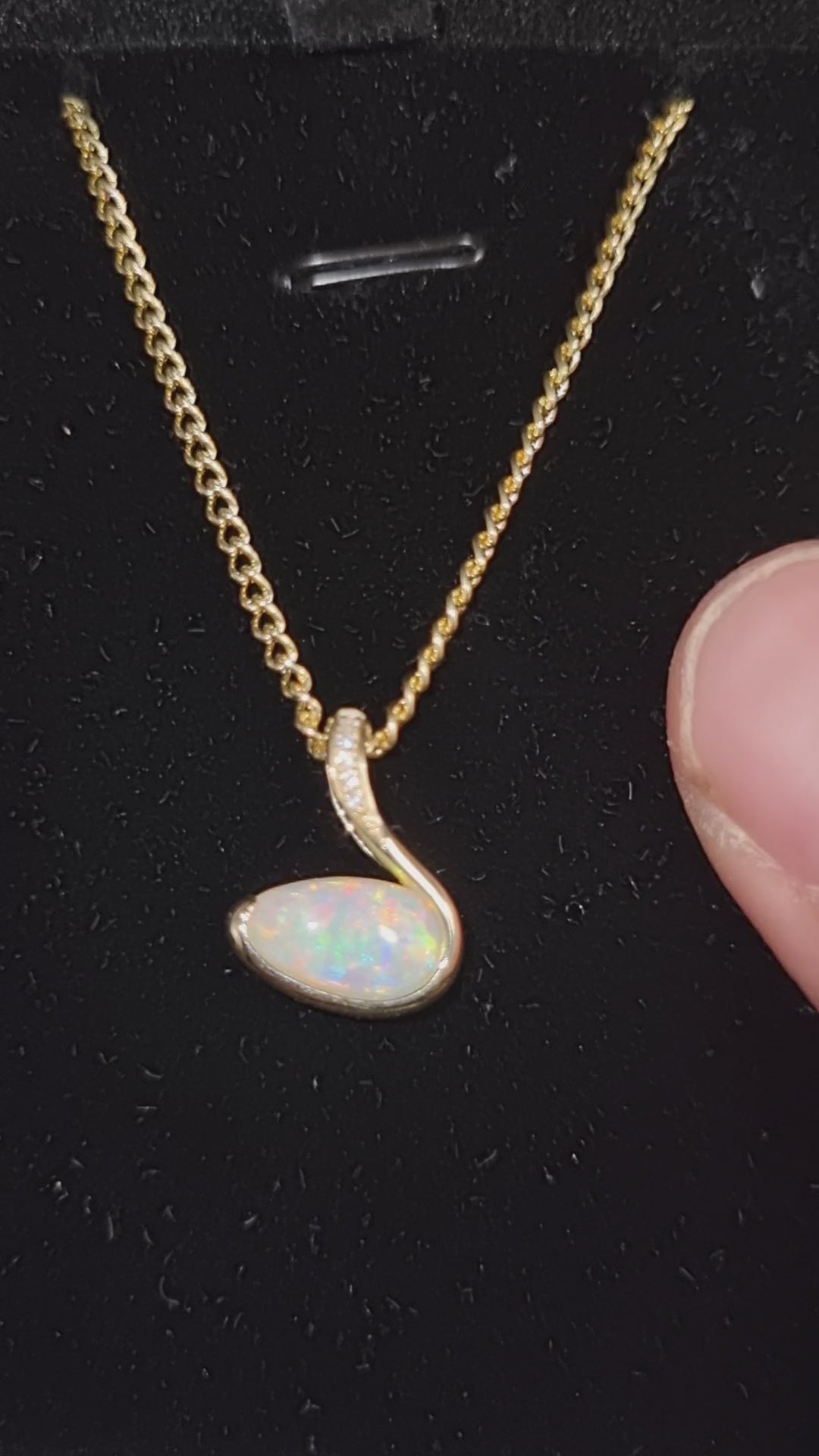 1.3ct Solid Opal in 9k Gold w/Zirconia