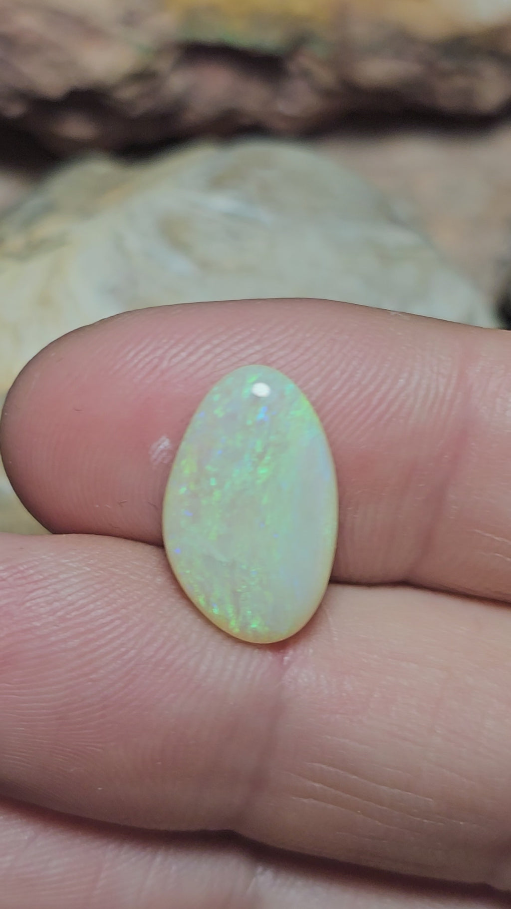LO010 Mintabie 4.4ct Freeform