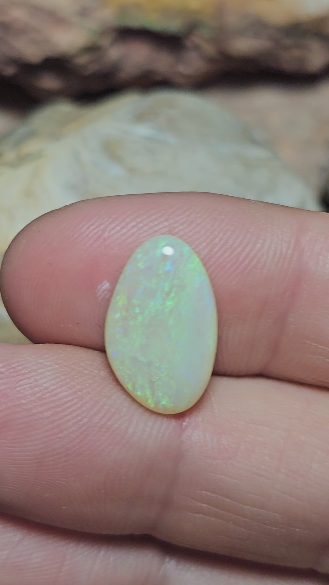 LO010 Mintabie 4.4ct Freeform