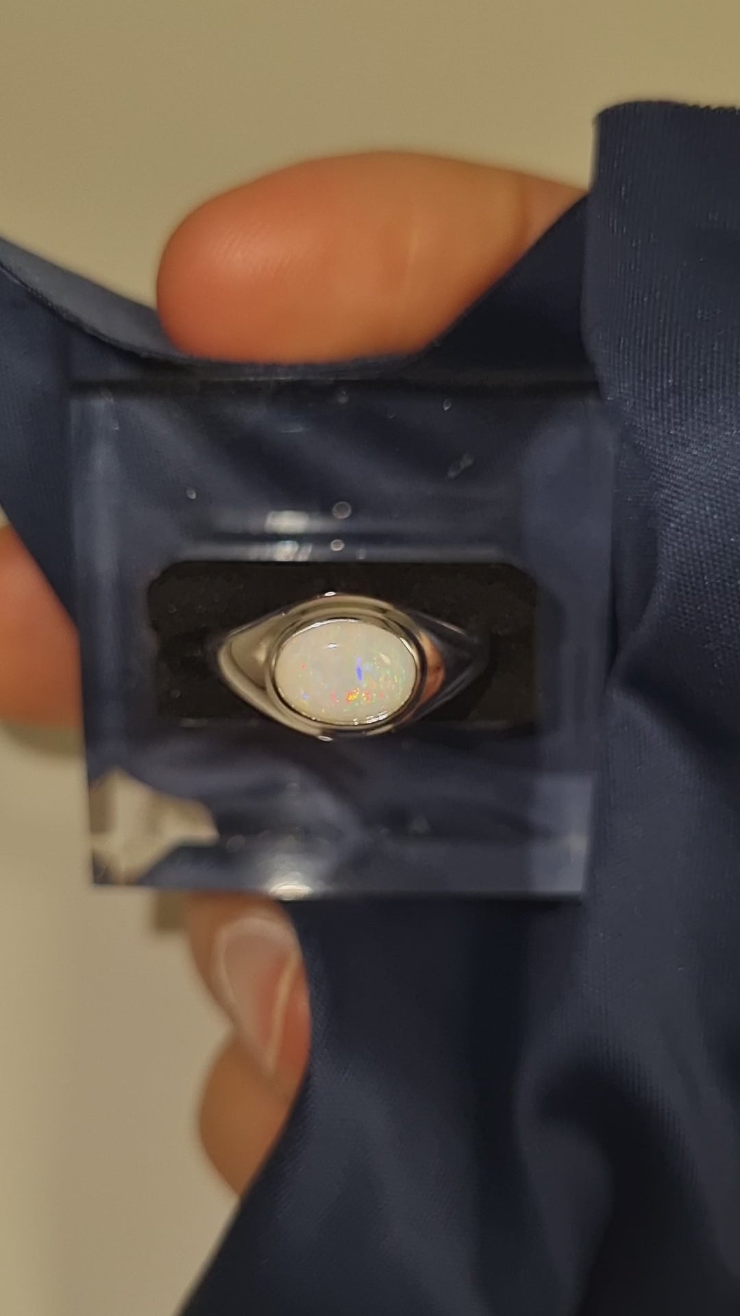 .95ct White Opal