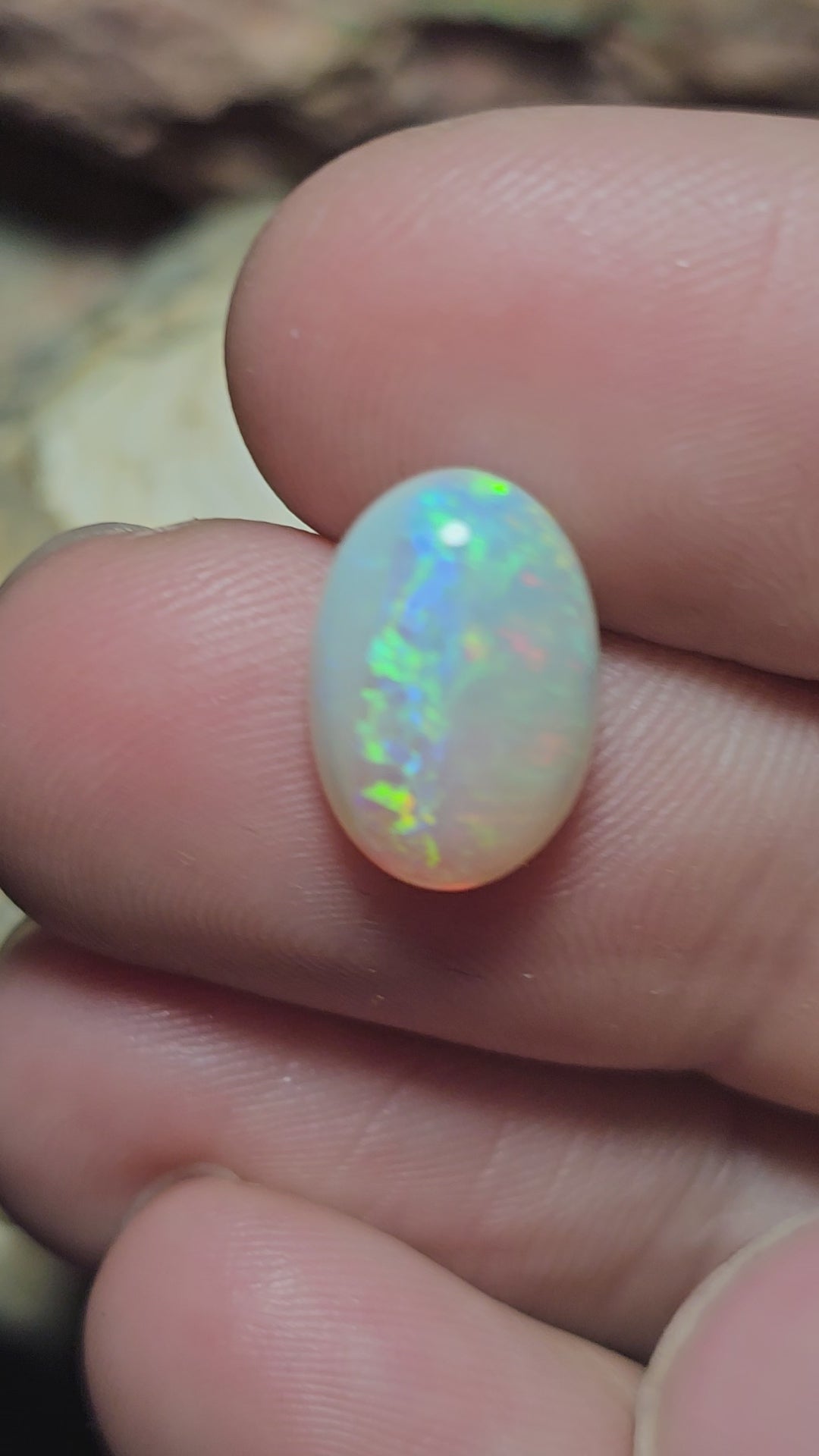 LO015 Opal Valley 4.6ct Oval