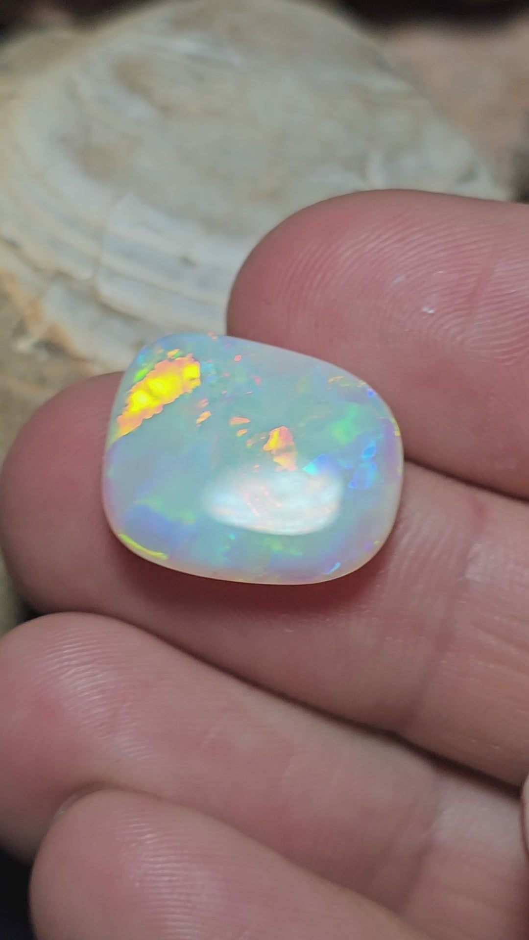 LO030 11 Mile 10ct Freeform Gem