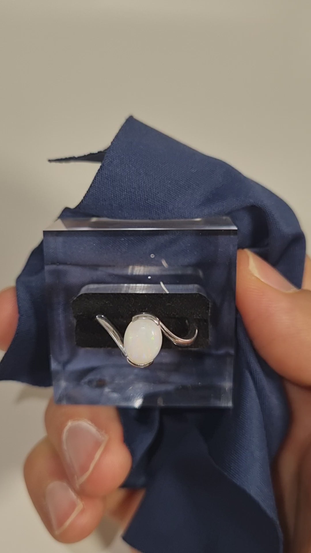1.4ct White Opal