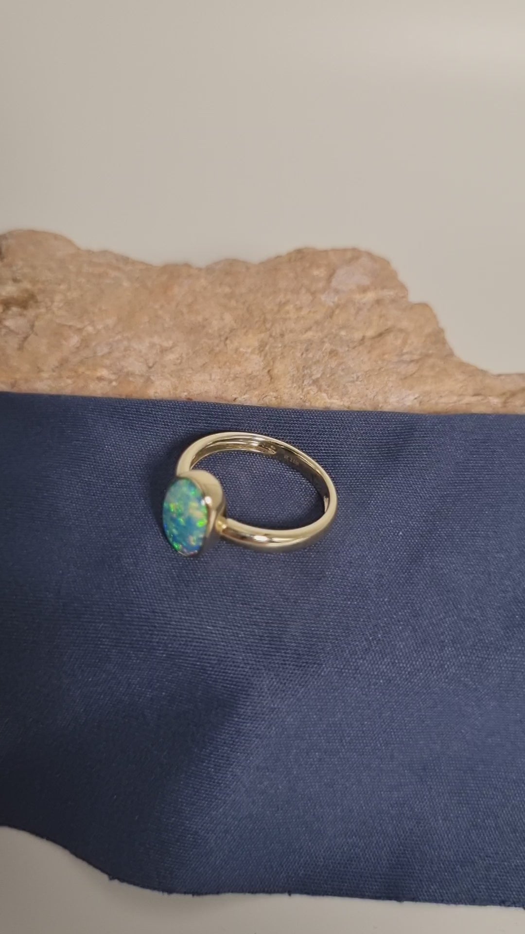 2.1ct Doublet Opal in 9k Gold