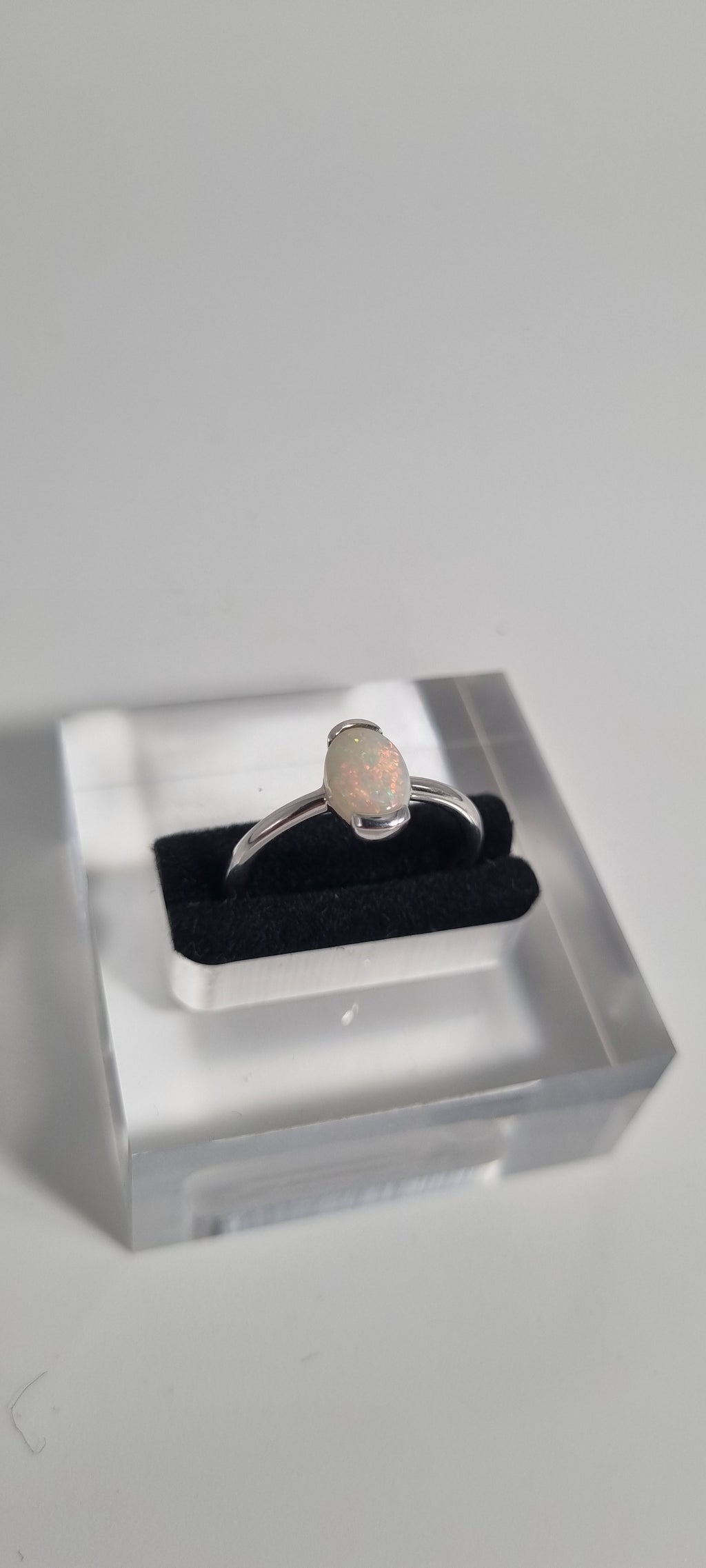 .8ct Solid White Opal