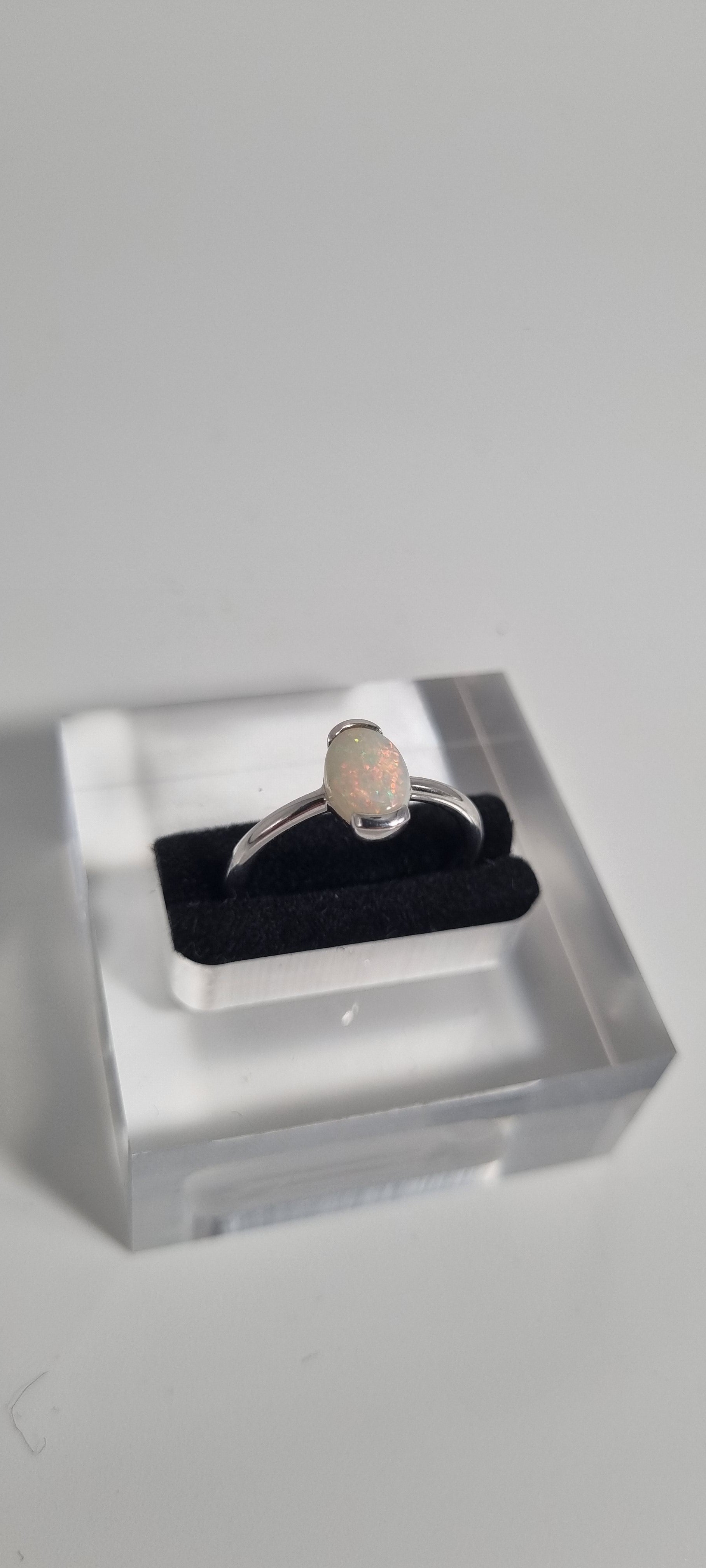 .8ct Solid White Opal