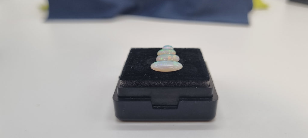 1.5ct/4 piece mixed parcel.