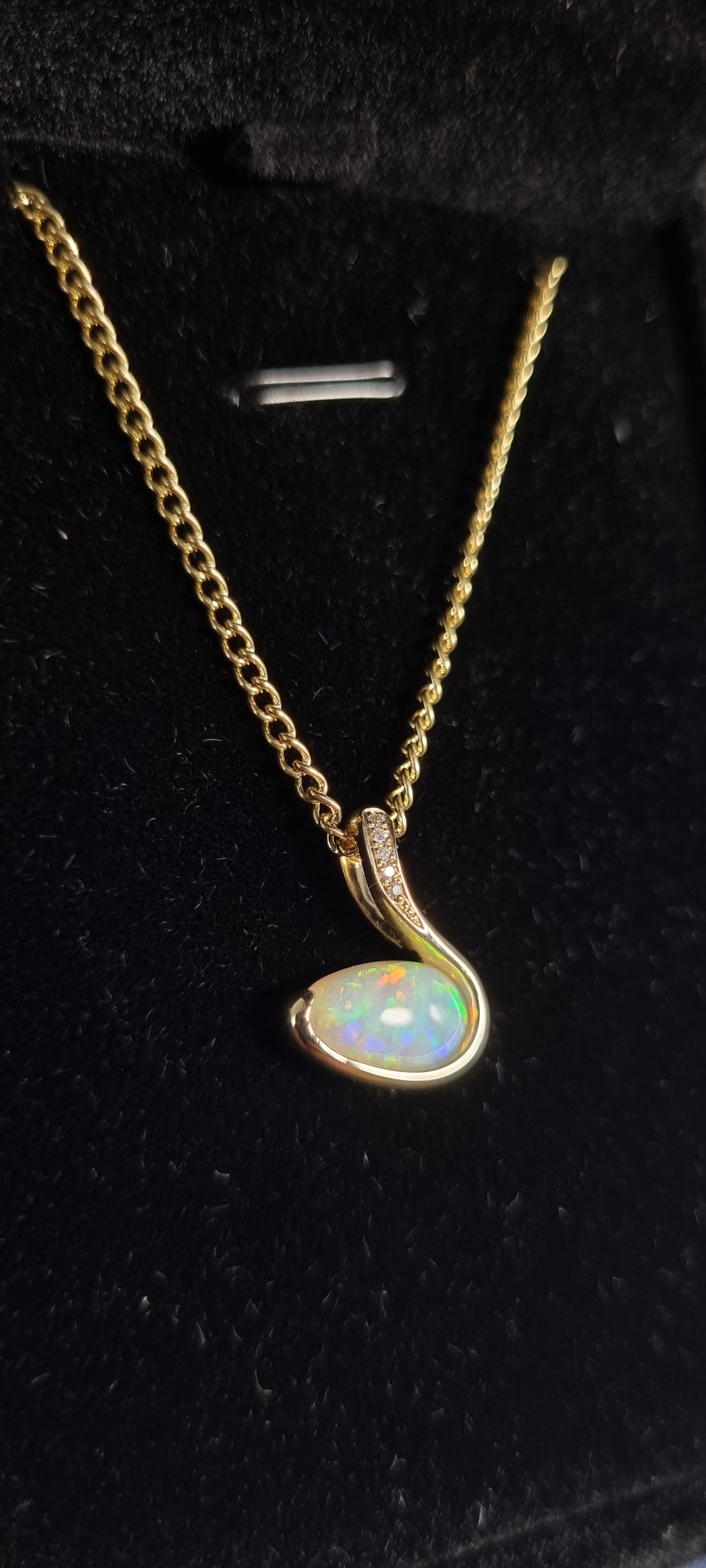1.3ct Solid Opal in 9k Gold w/Zirconia