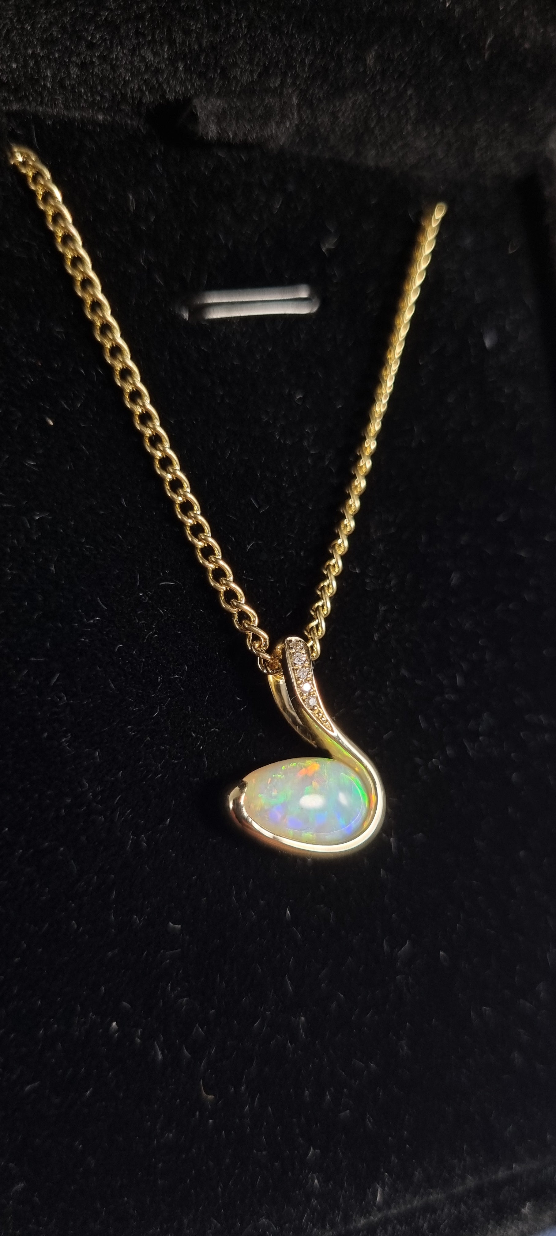 1.3ct Solid Opal in 9k Gold w/Zirconia