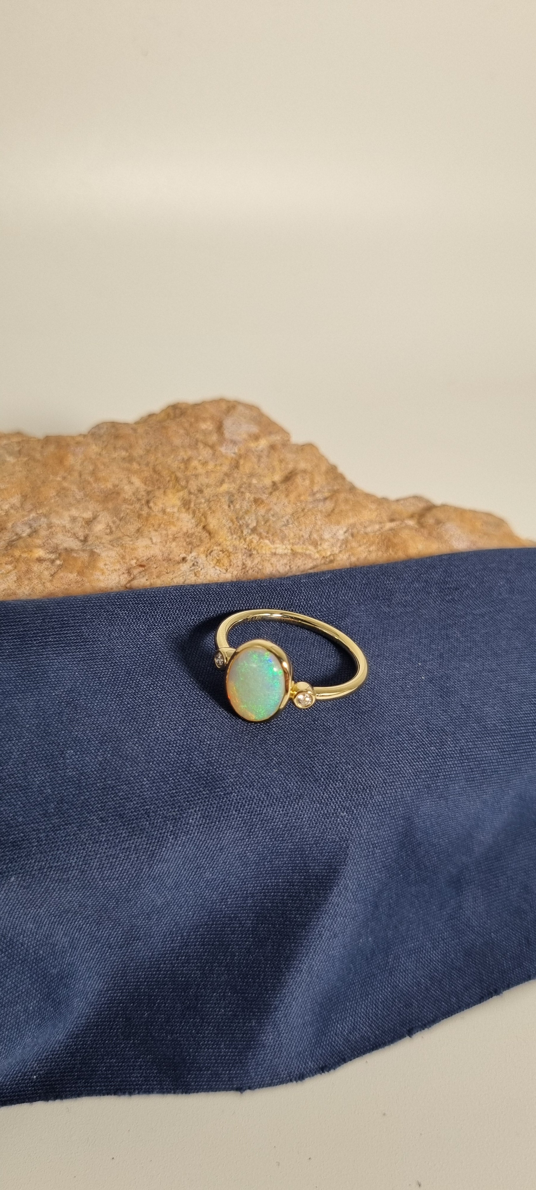 1.7ct Solid Opal in 9k Gold W/Zirconia