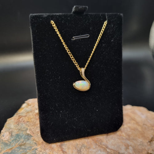 1.3ct Solid Opal in 9k Gold w/Zirconia