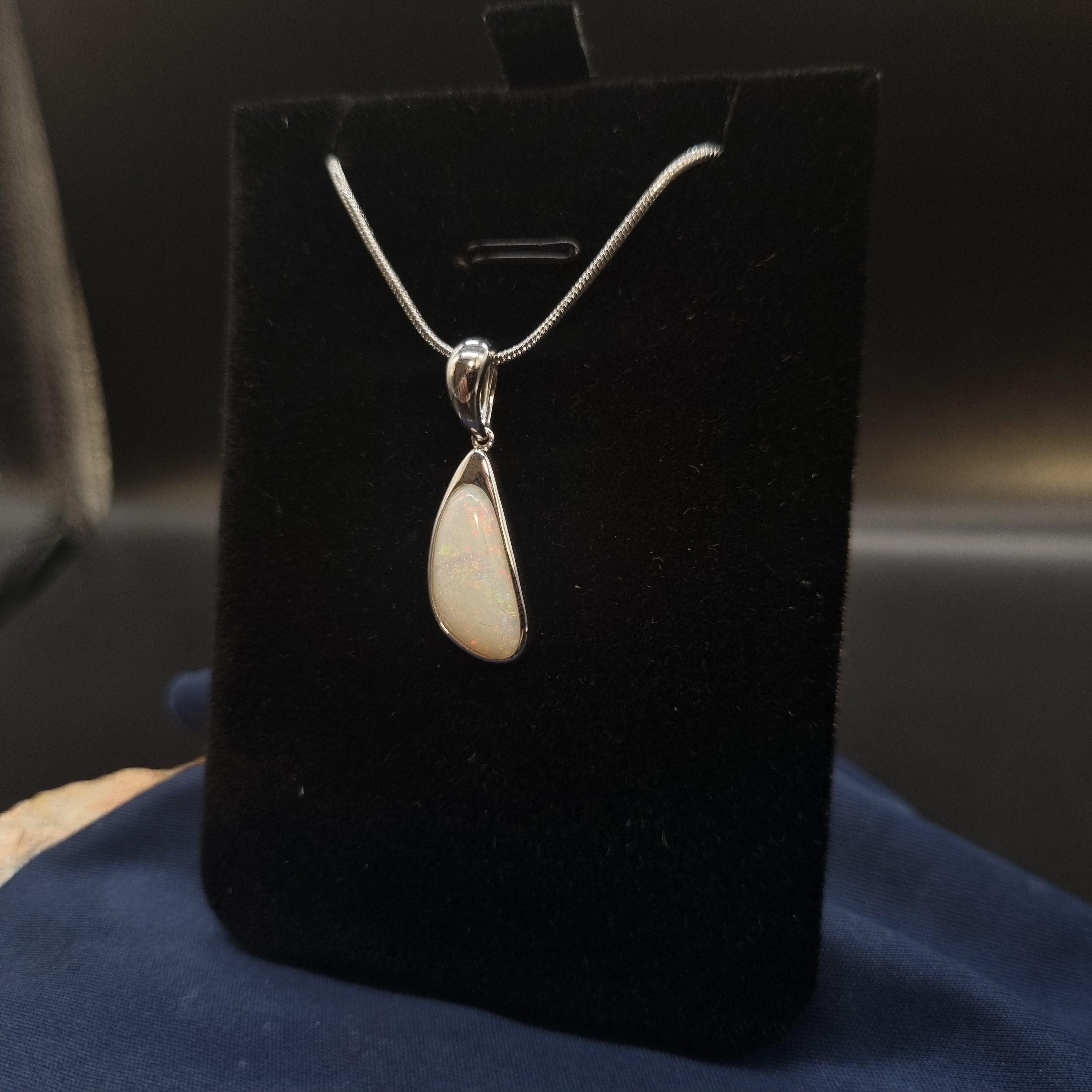 2.55ct White Opal in Sterling Silver