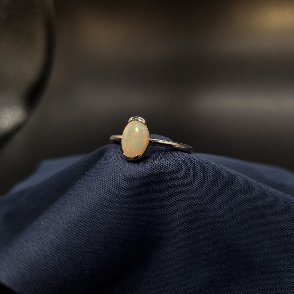 .8ct Solid White Opal