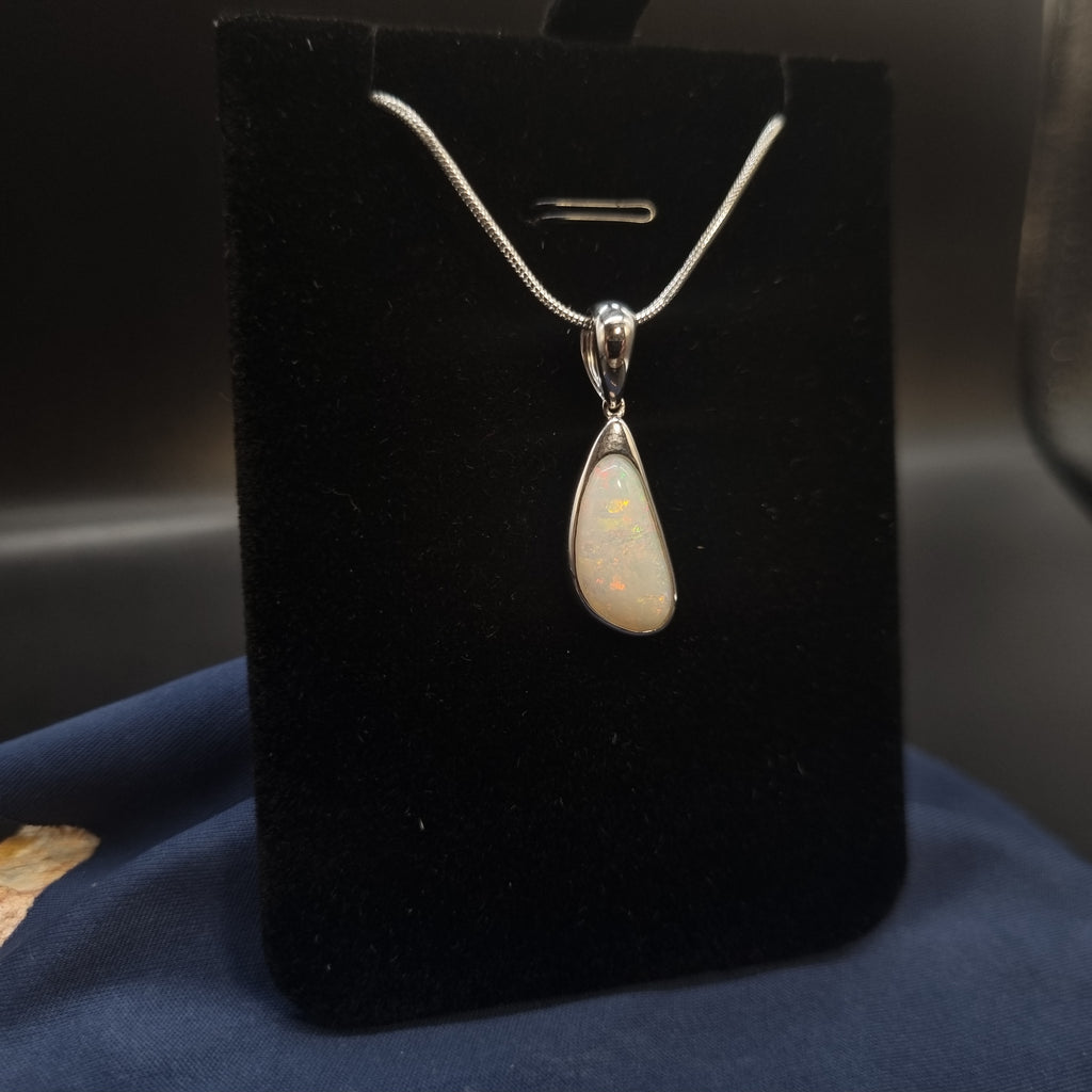 2.55ct White Opal in Sterling Silver