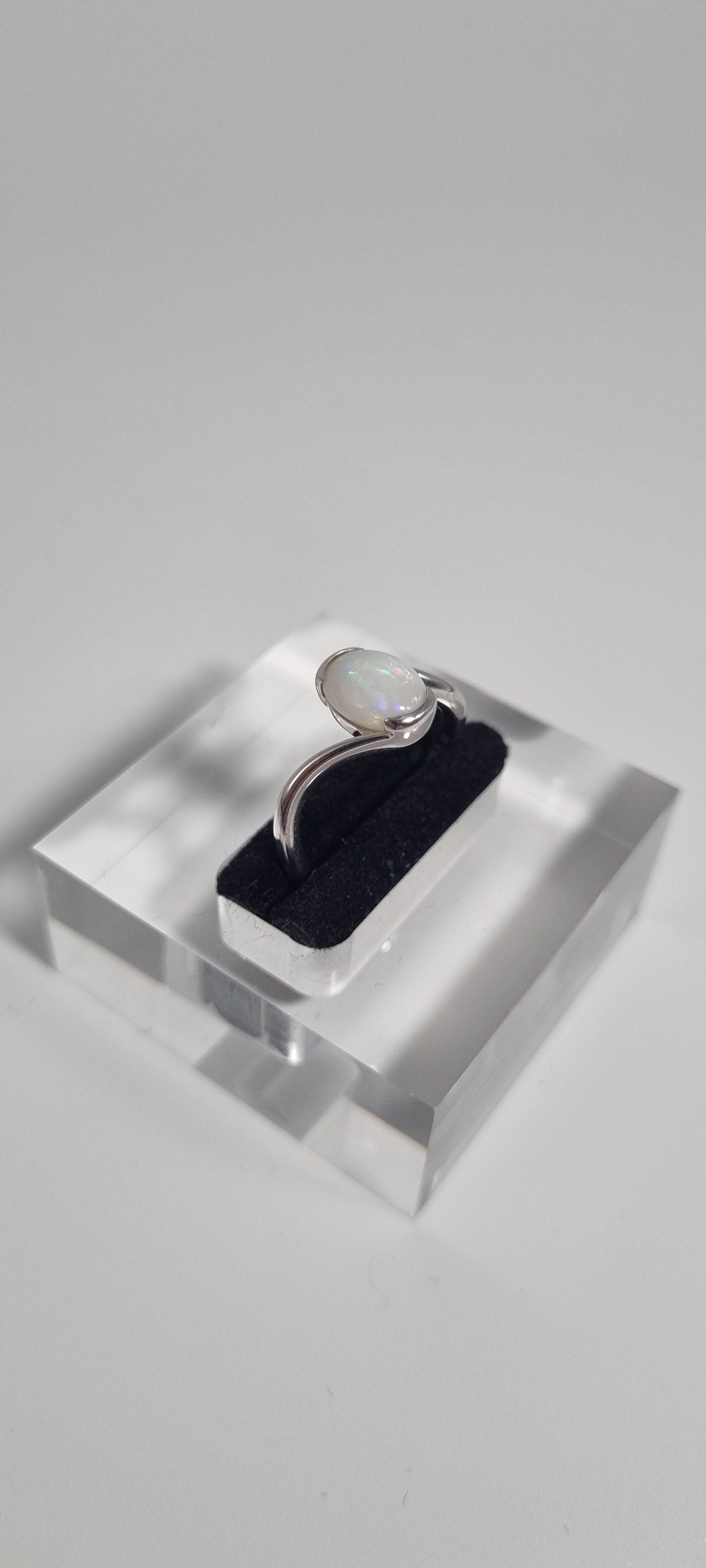 1.4ct White Opal