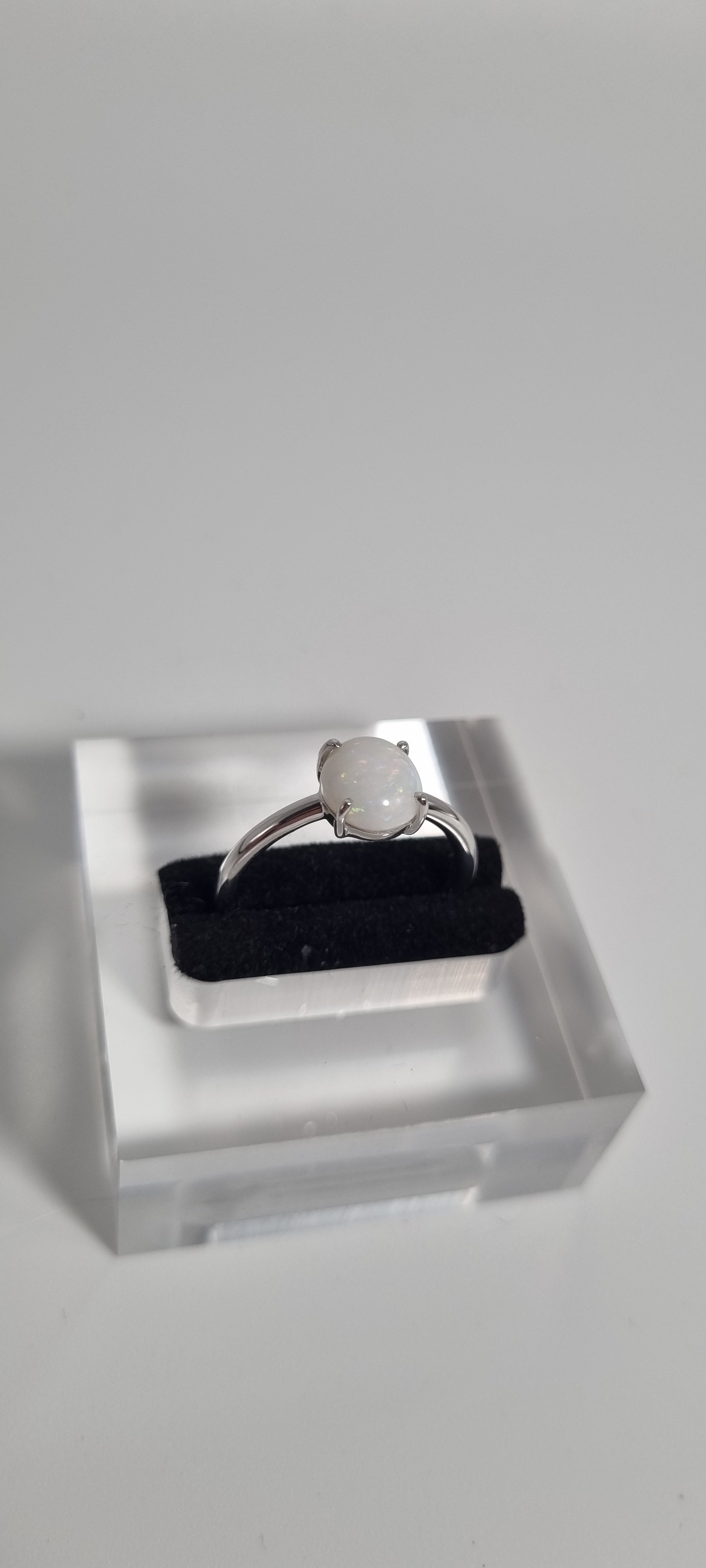 1.6ct White Opal