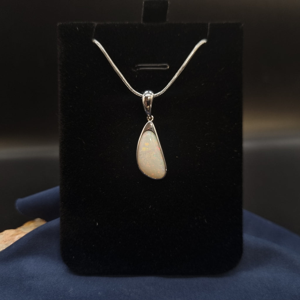 2.55ct White Opal in Sterling Silver