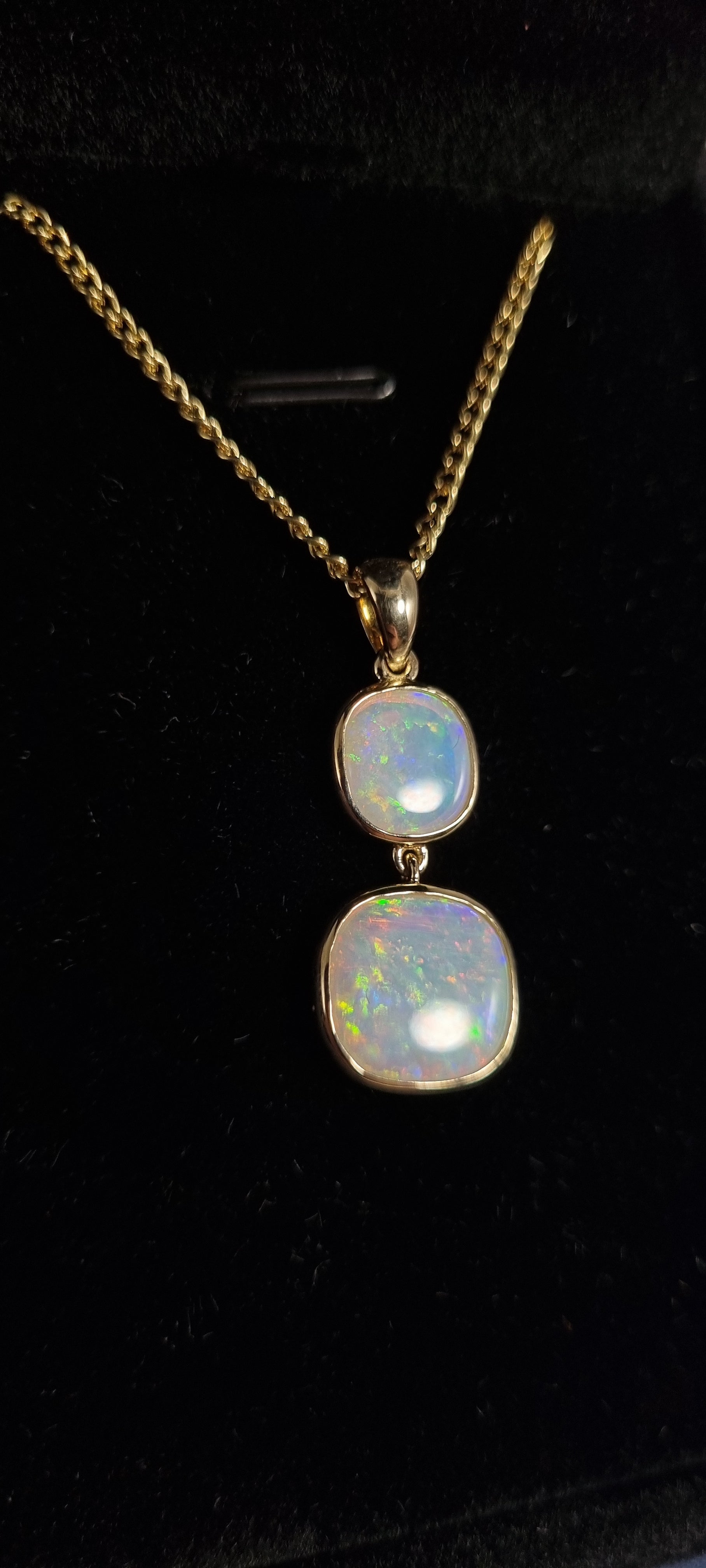 3.5ct Double solid Crystal Opal in 9k Gold