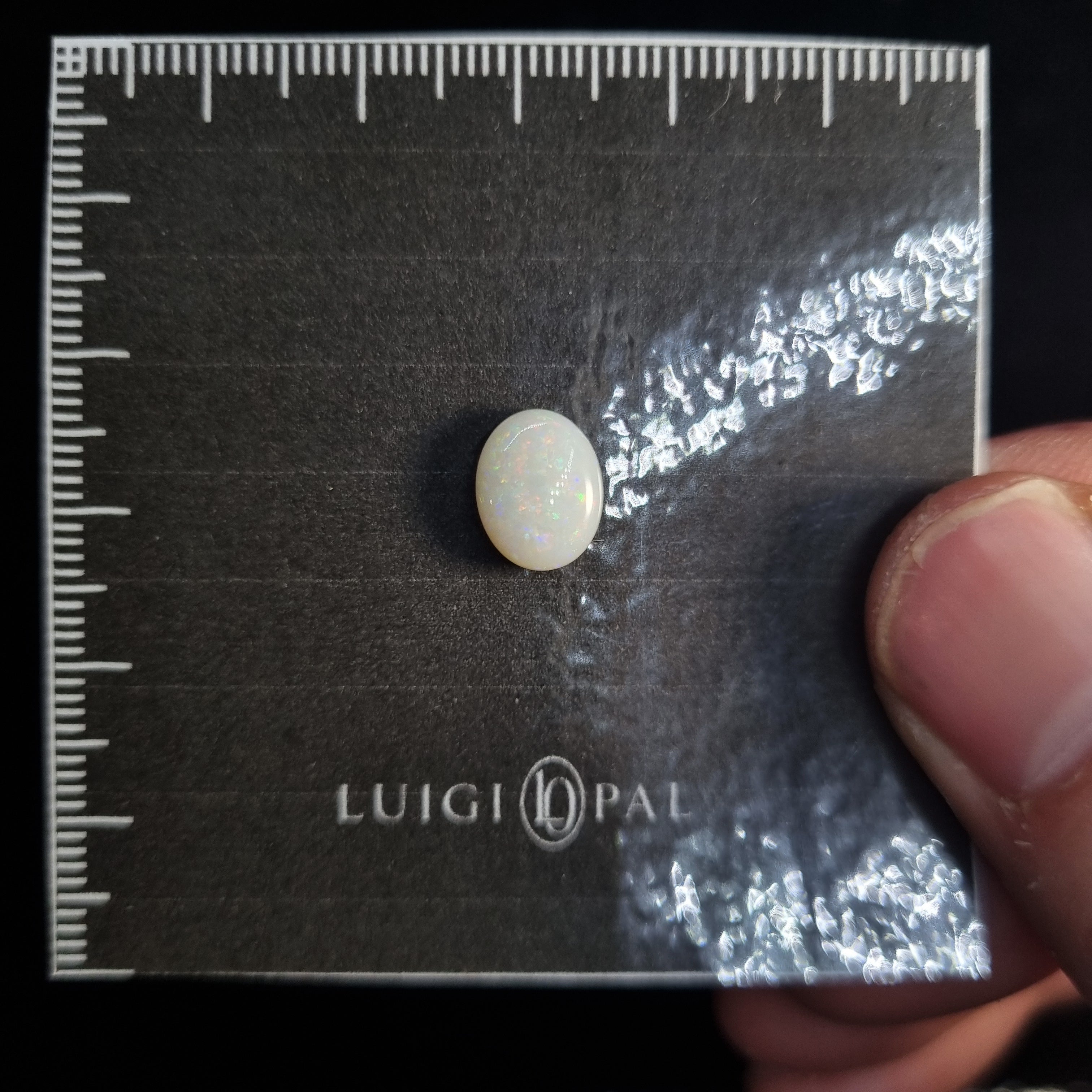 White Opal 1.9ct / 10x8 Oval