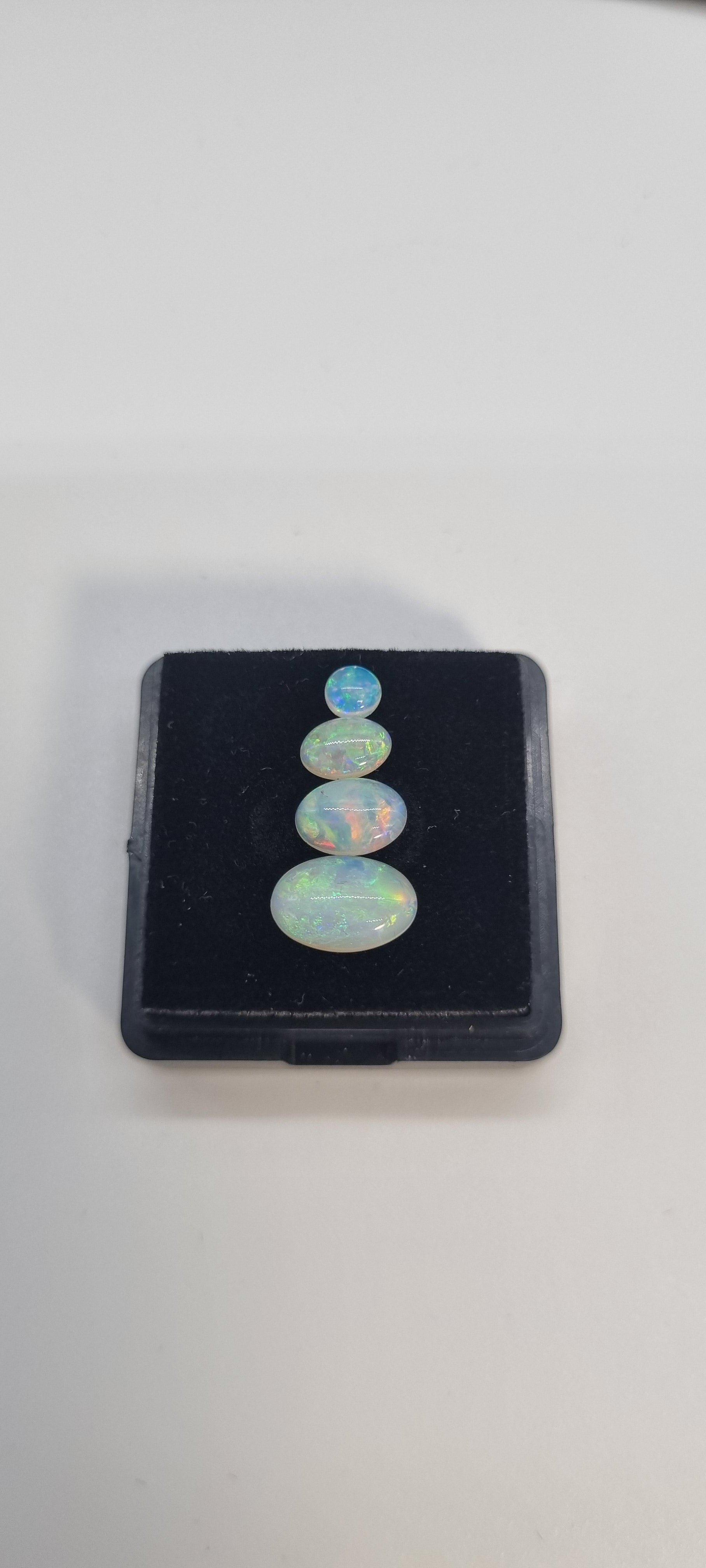 1.5ct/4 piece mixed parcel.