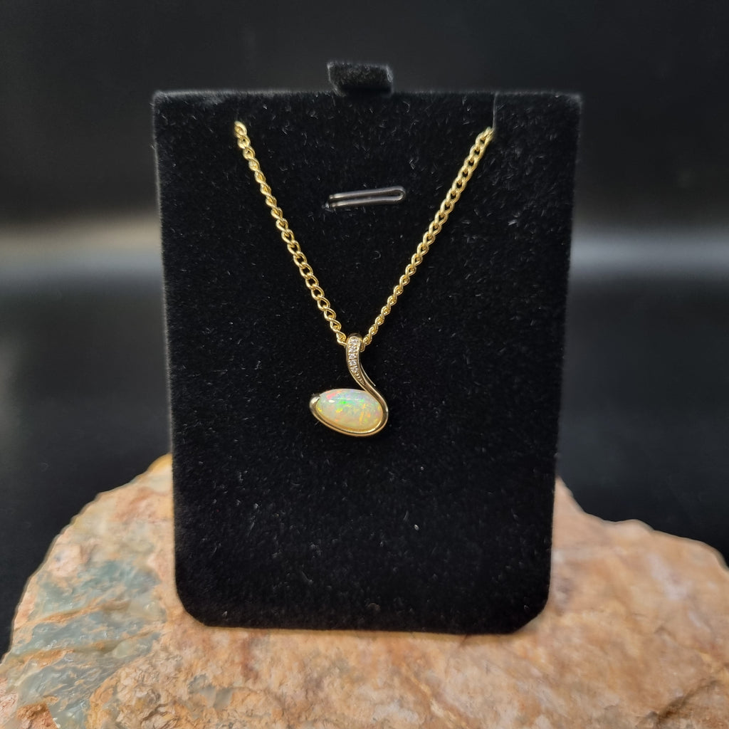 1.3ct Solid Opal in 9k Gold w/Zirconia