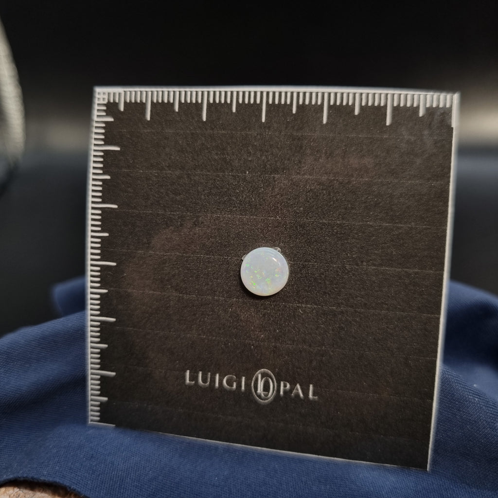 White Opal round .8ct / 8x8