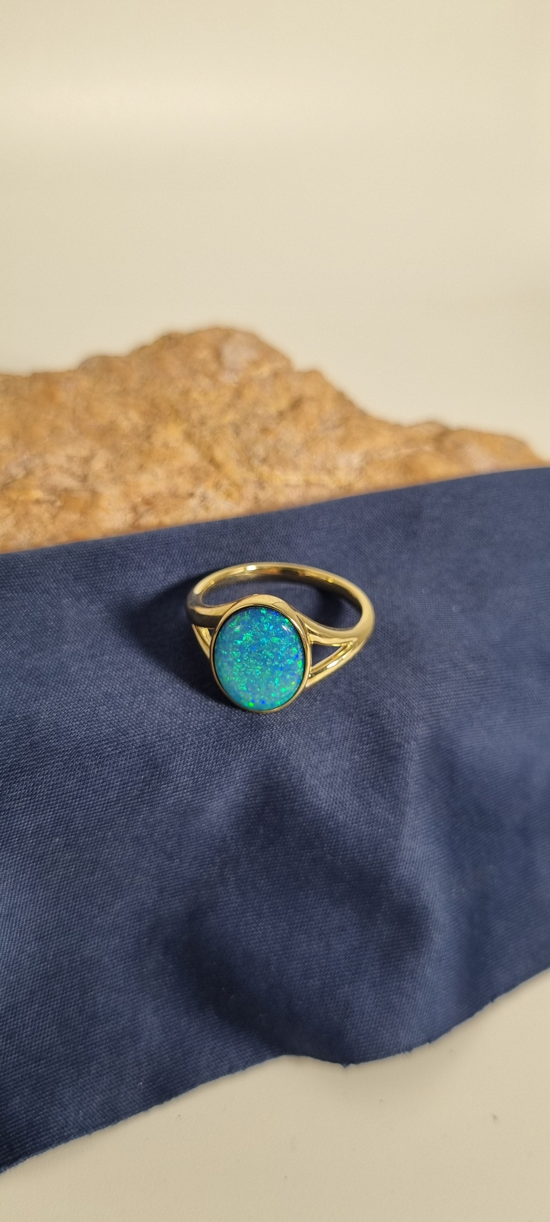 9k Gold Ring with 3.6ct Doublet Opal