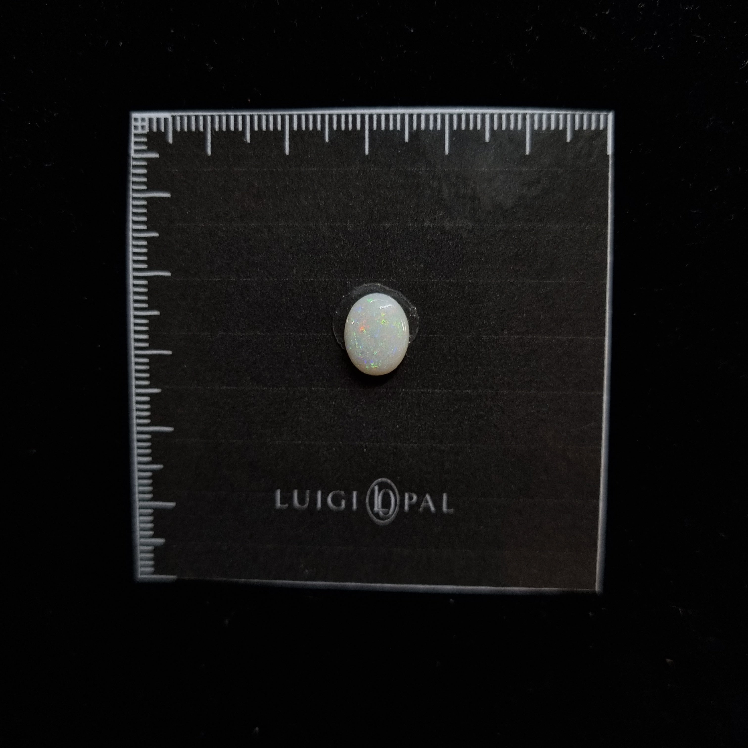 White Opal 1.9ct / 10x8 Oval