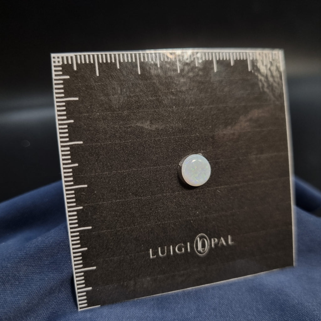 White Opal round .8ct / 8x8