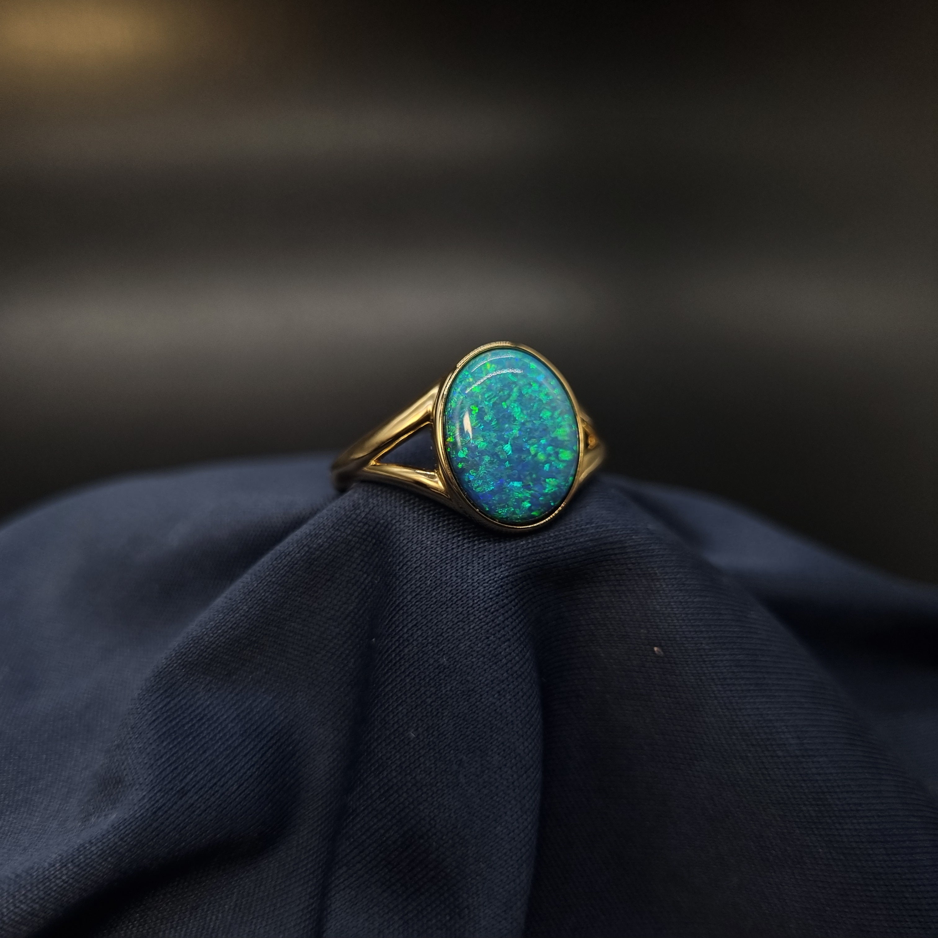 9k Gold Ring with 3.6ct Doublet Opal