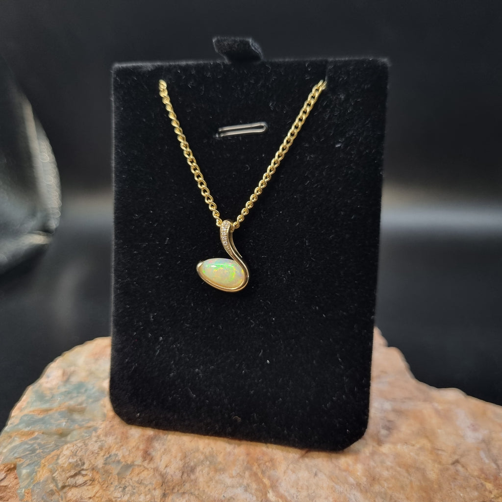 1.3ct Solid Opal in 9k Gold w/Zirconia