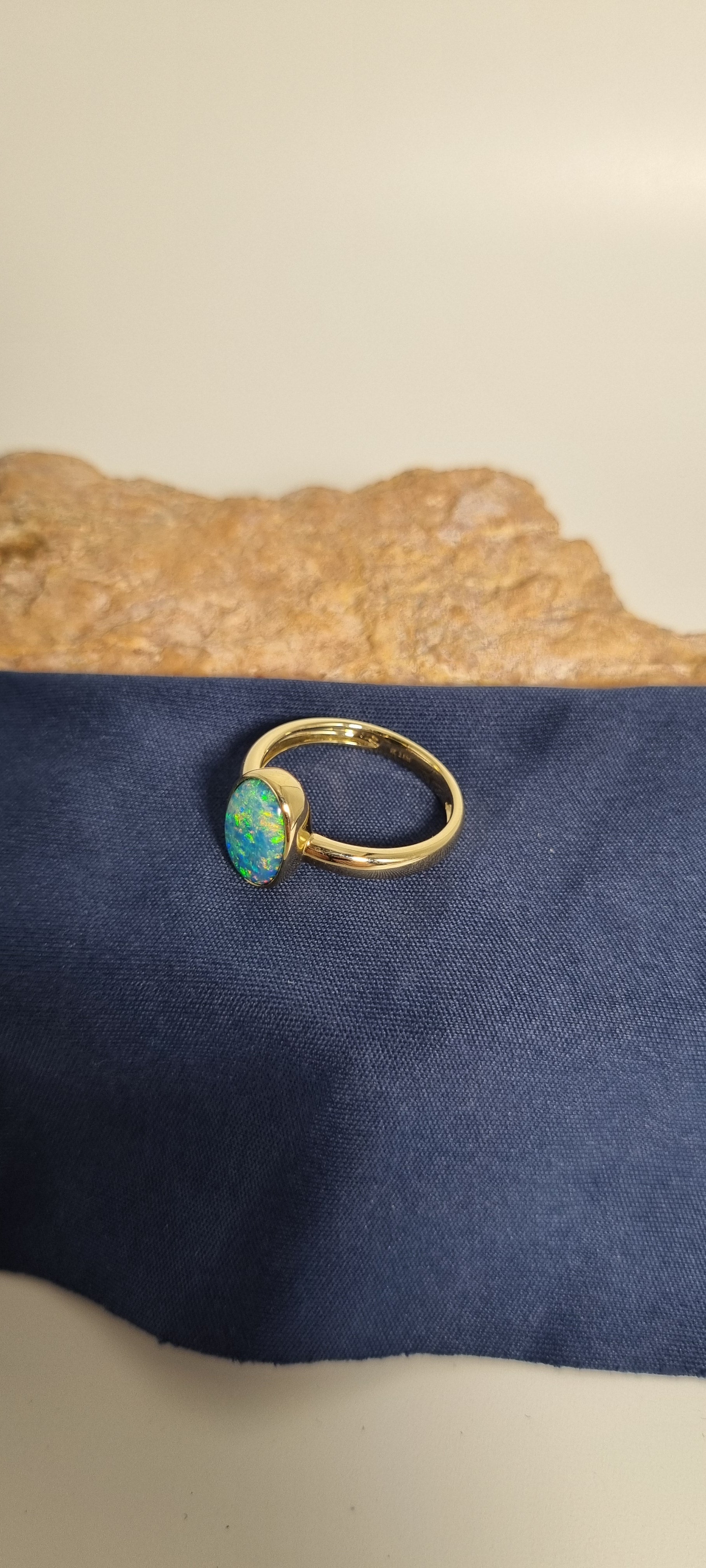 2.1ct Doublet Opal in 9k Gold
