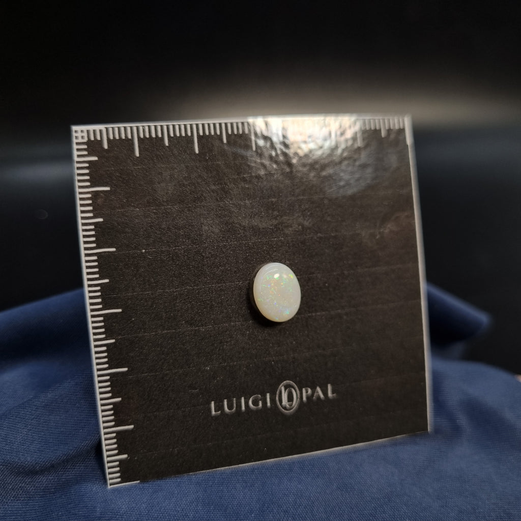 White Opal 1.9ct / 10x8 Oval