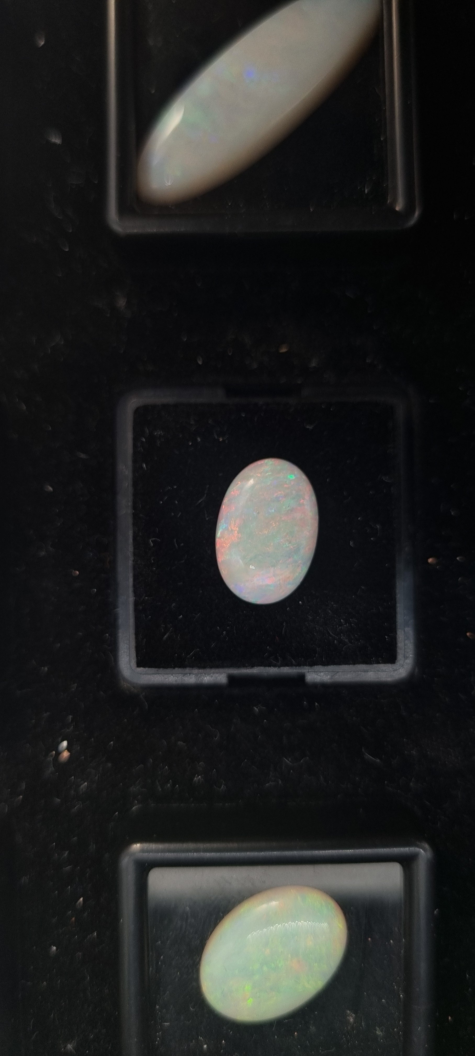 2.6ct Light Opal