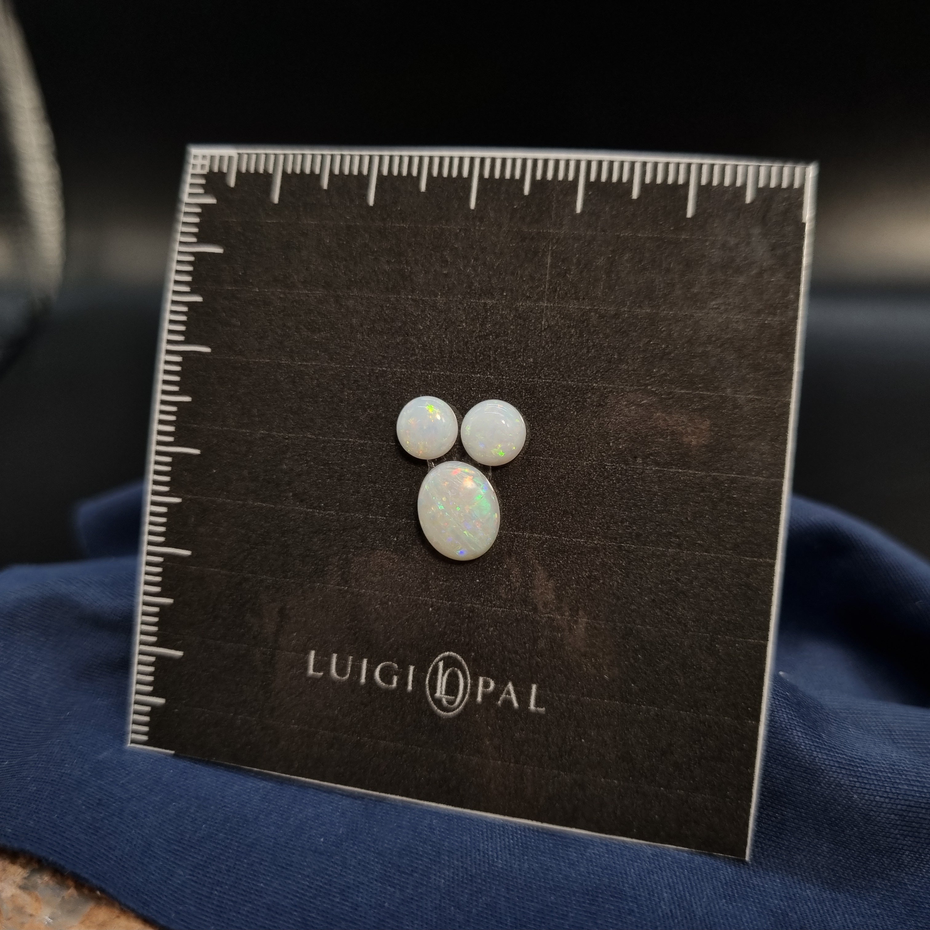 White Opal Set 2.1ct / 5x5 & 9x7mm