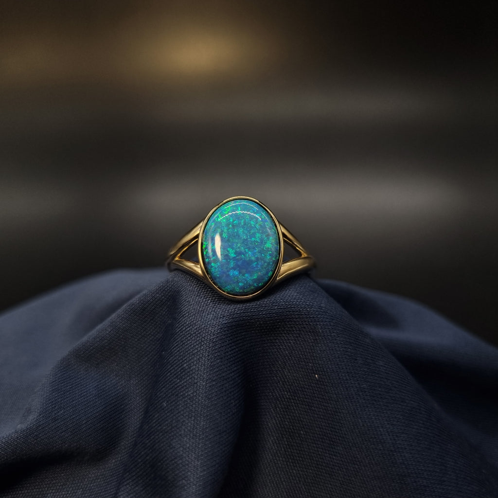 9k Gold Ring with 3.6ct Doublet Opal
